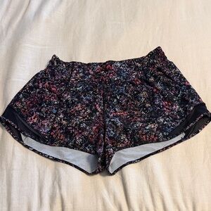lululemon Hotty Hot 2.5” Short, Multicolor Print, size 8